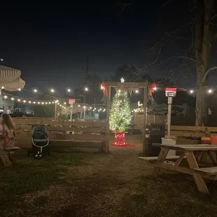 Great wine garden with heaters, kids and pets welcome!