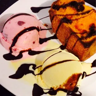 Brick toast?! With strawberry AND vanilla ice cream?! OF COURSE I LOVE IT!