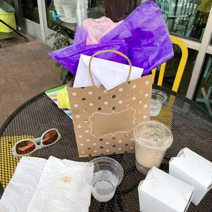 Gift shop &amp; Togo boxes