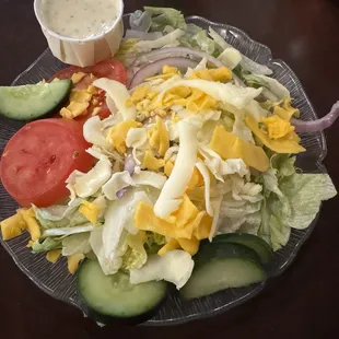 Garden salad with ranch dressing