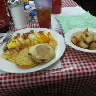 Very good food, service, and friendly staff. Cozy spot for a muffin or a large breakfast!! Coming back for sure!!