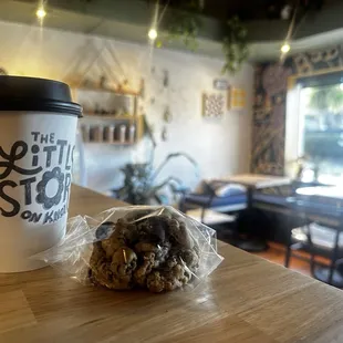 Small chain and a cookie.