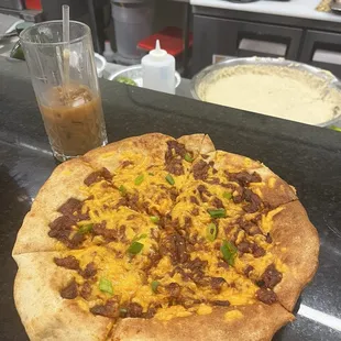 Bbq chicken pizza with orange latte