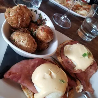 Eggs Benedict