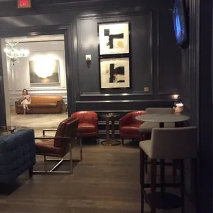 Lounge facing hotel lobby