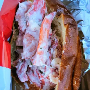 Maine style lobster roll (The Goomah)