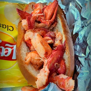 CT lobster roll close up
