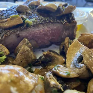 Tomahawk with mushrooms