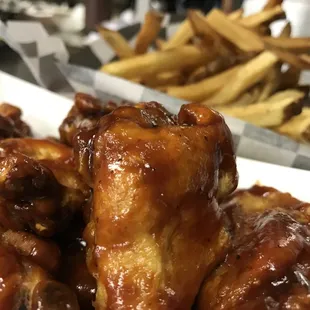 chicken wings and fried chicken, bbq chicken, fried chicken wings, food, fried chicken, poultry, chicken, chicken wings, bbq wings