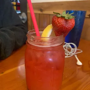 Strawberry lemonade with lemon slice &amp; fresh strawberry