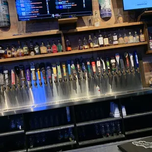 Many beers on tap!!