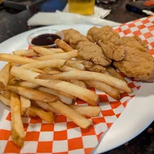Kids chicken tenders &amp; fries