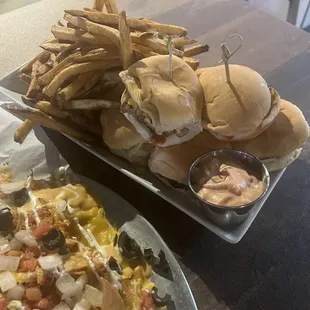 Amazing chicken Nachos, sliders with fries.