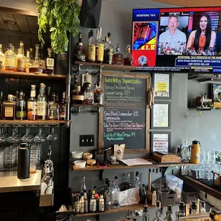 LM&apos;s current drink specials