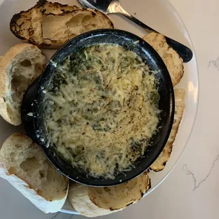 SPINACH AND ARTICHOKE DIP