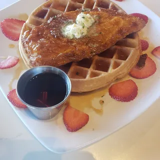 HOT CHICKEN & WAFFLE