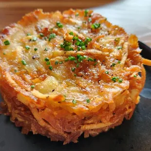A large thick fluffy disc of hash browns with a perfectly crisp exterior and nice buttery flavor. It&apos;s almost big enough for two people!