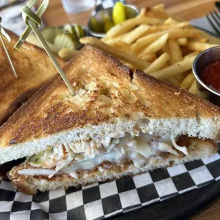 CRISPY CHICKEN SANDWICH