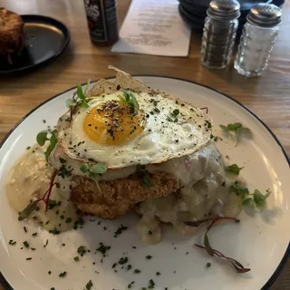 BISCUIT & GRAVY