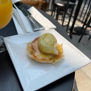 Eggs Benedict