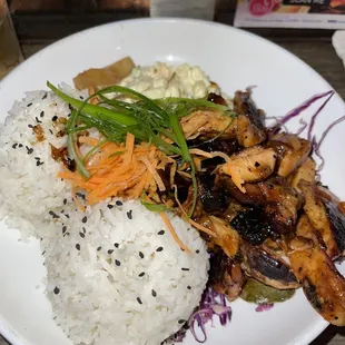 The Huli Huli Chicken Bowl was SO GOOD. The cider on tap was also very tasty!!! Good vibes on a Sunday night