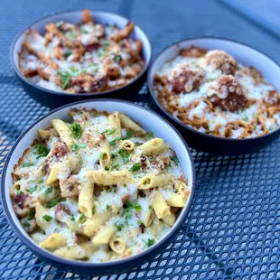 Signature Pastas! Choose between:
Chicken Alfredo
Baked Ziti
Spaghetti &amp; Meatballs