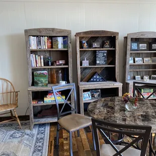 a table and chairs in a coffee shop