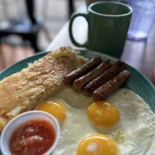 a plate of breakfast food