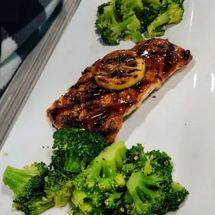 Maple salmon with broccoli