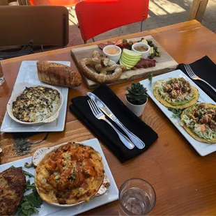 Spinach dip, pretzel tray, Mac n cheese, poke tostada