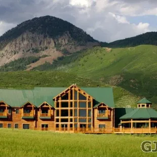 A luxurious lodge in the wilderness of Colorado