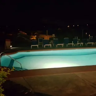 The pool at night, very inviting!