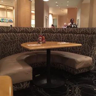 Lots of cozy booths!