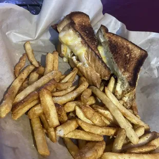 The Cabin Grilled Cheese w/bacon meal.