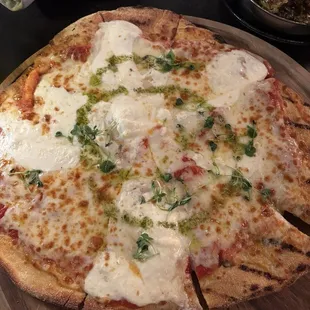 Caprese pizza