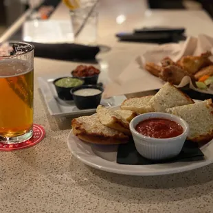 Cheese Bread (OMG Bomb!!!) Wings (yummy) Sac Blonde (delicious)