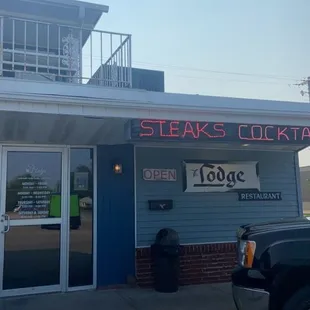 the outside of the restaurant