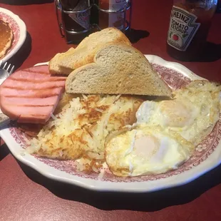 a plate of breakfast food