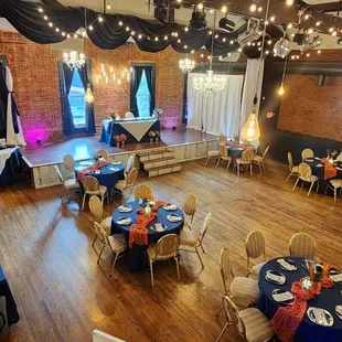 Intimate and simple reception