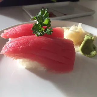 Maguro Nigiri (Tuna)
