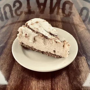 cinnamon roll cheesecake!