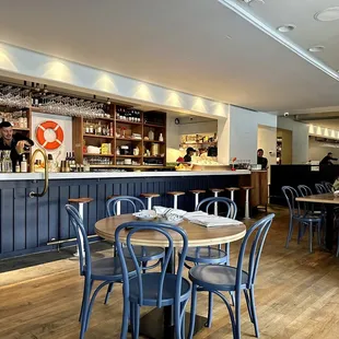 Main dining room/Bar top