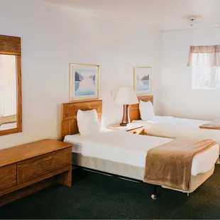 The queen with two bed room in the motel