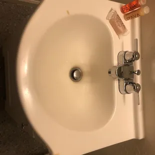 Bathroom sink