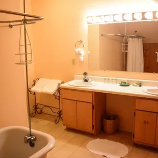 Hideaway Bath -Double Sinks