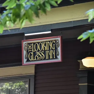 Welcome to the Looking Glass Inn!