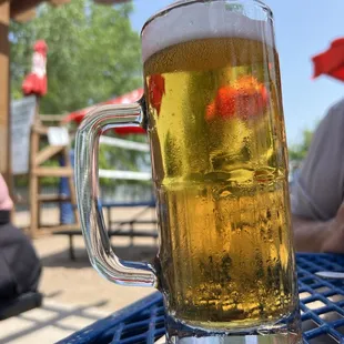 22oz Leinnie's Honey out on the patio