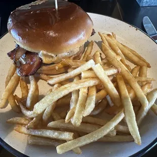 The Lookout Burger w/fries