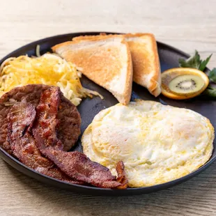 a plate of breakfast foods