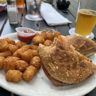 Bologna sandwich with tater tots
